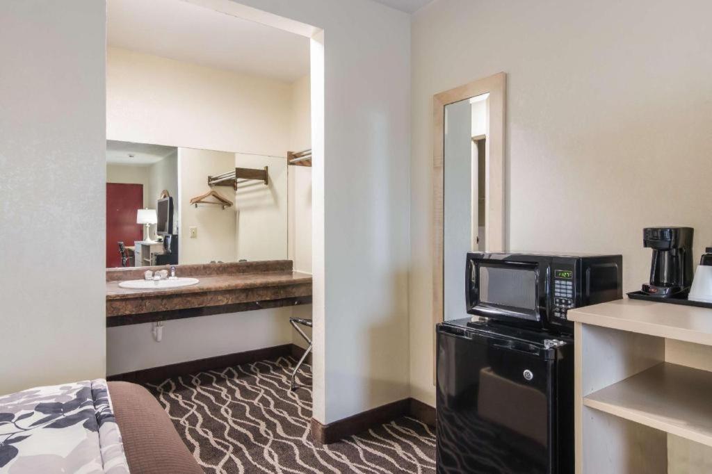Americas Best Value Inn Alliance Exterior foto